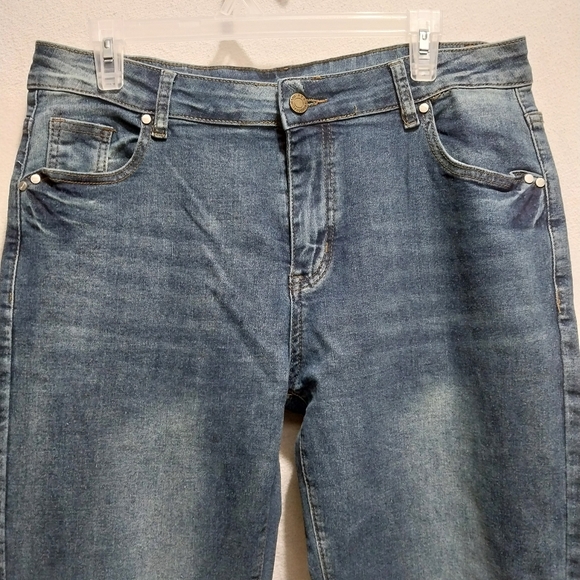 Fashional Jeans - Picture 4 of 7